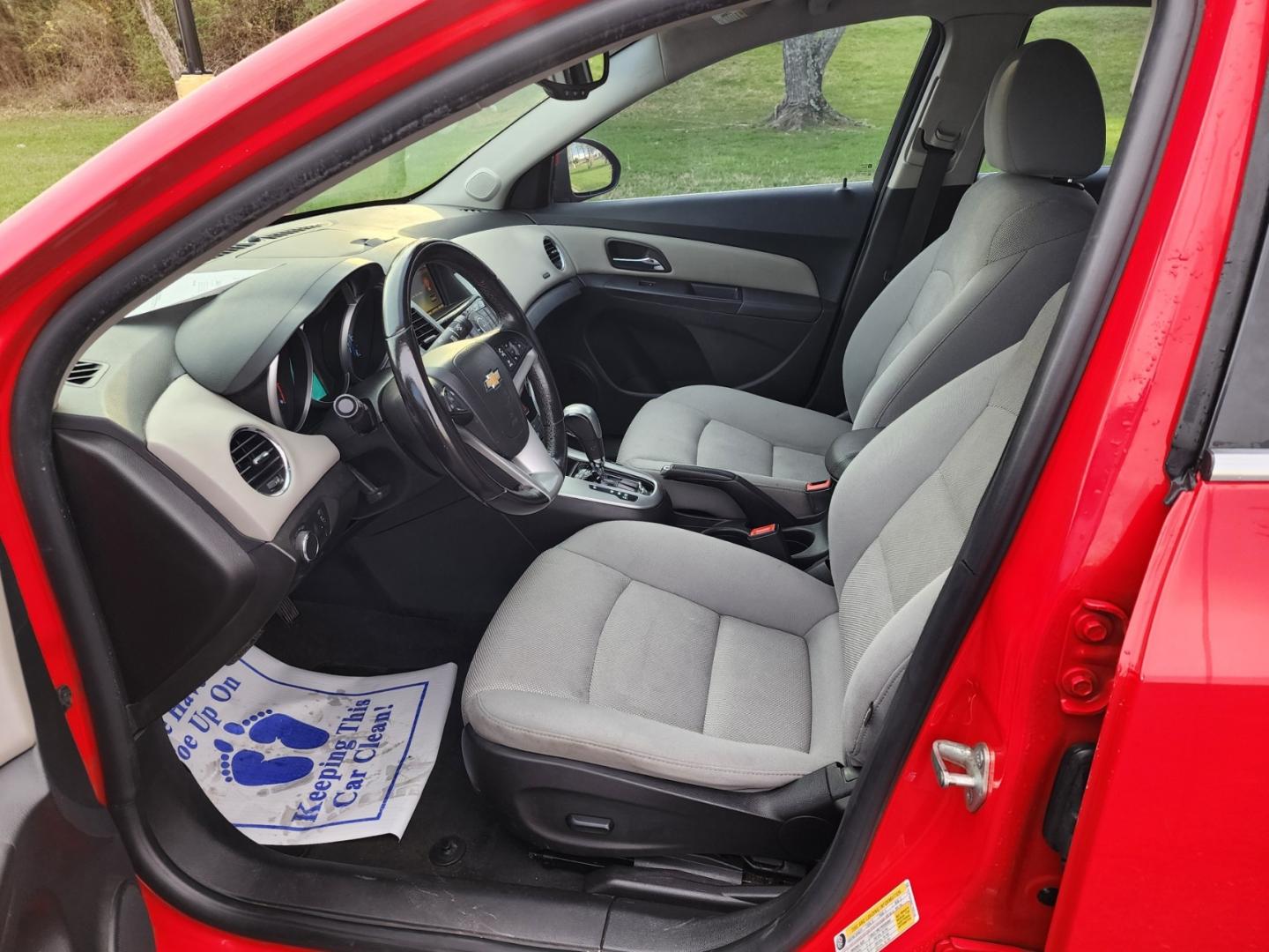 2014 RED /Gray Chevrolet Cruze 1LT Auto (1G1PC5SB0E7) with an 1.4L L4 DOHC 16V TURBO engine, 6-Speed Automatic transmission, located at 1221 Madison St., Shelbyville, TN, 37160, (931) 680-9439, 0.000000, 0.000000 - Photo#4